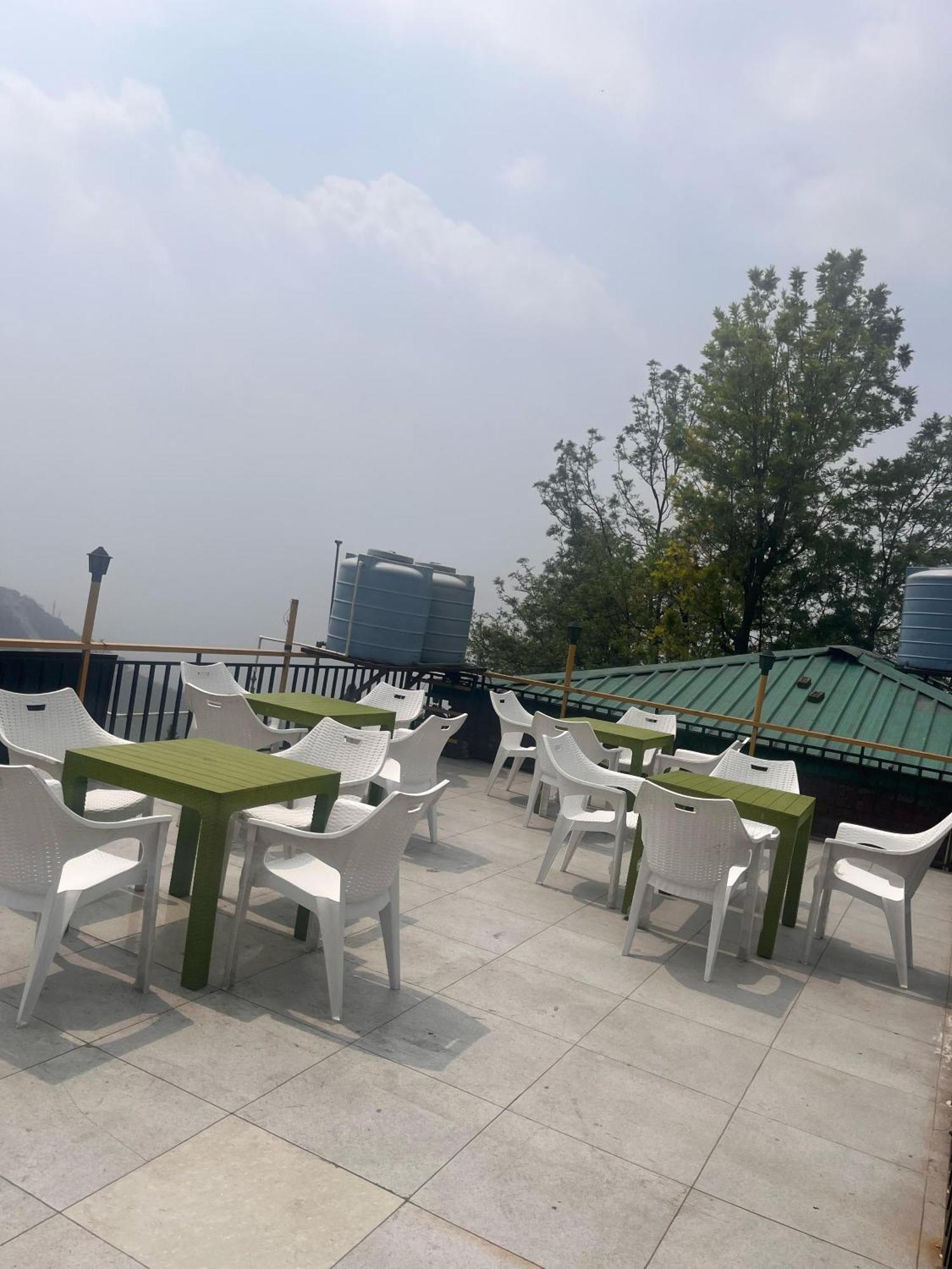 Royal Hill Inn Мусори Екстериор снимка